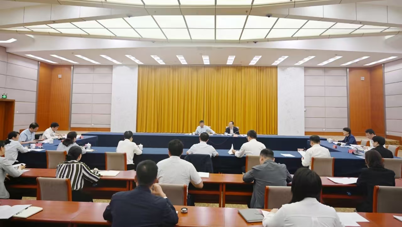 全市先进制造业发展情况通报会召开 饶绍清马煜洲出席