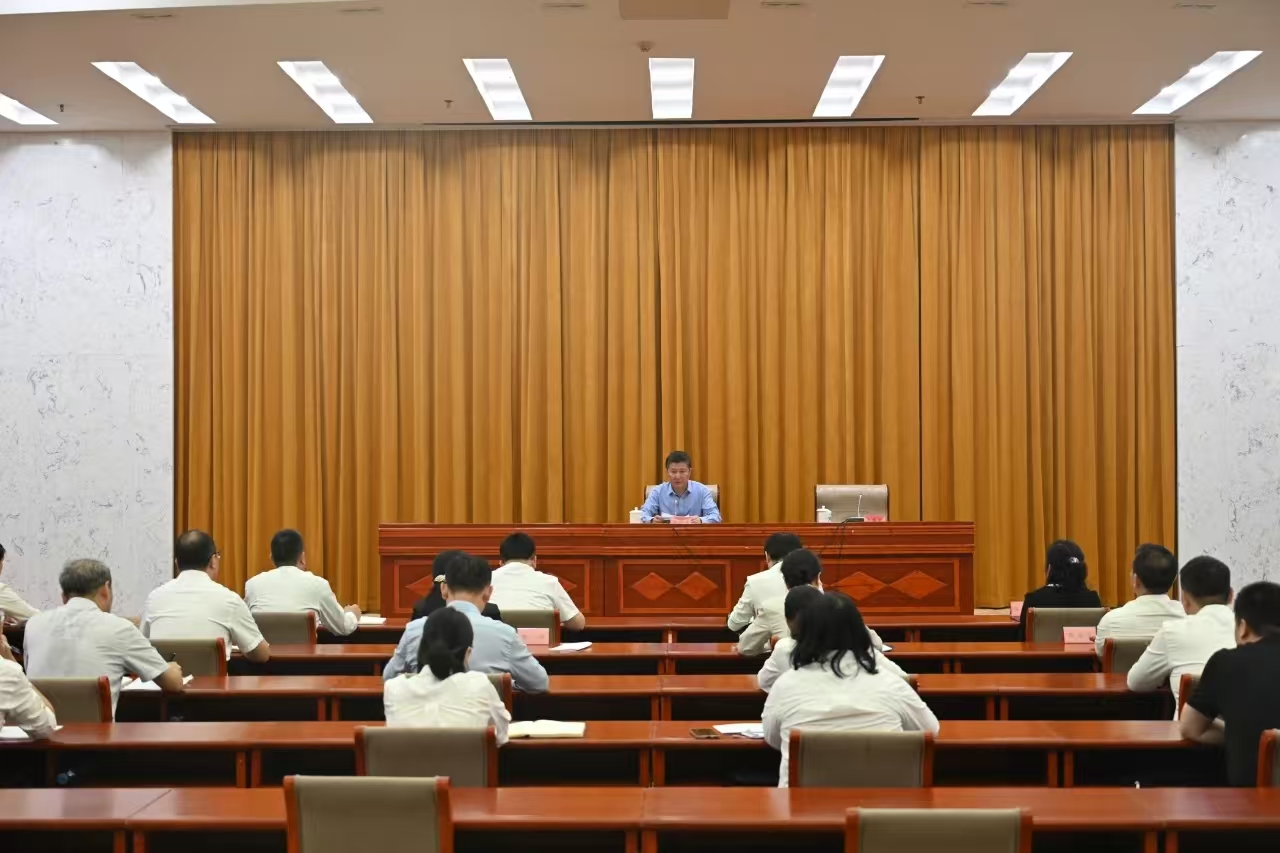 市统战系统县处级党员领导干部深入贯彻 中央八项规定精神学习教育读书班举行 饶绍清作开班讲话